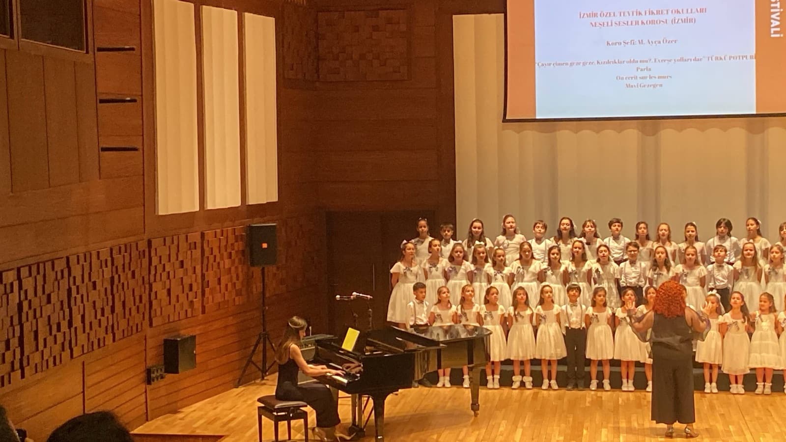 Ceren Soyer accompanying a children's choir at the International Choir Festival